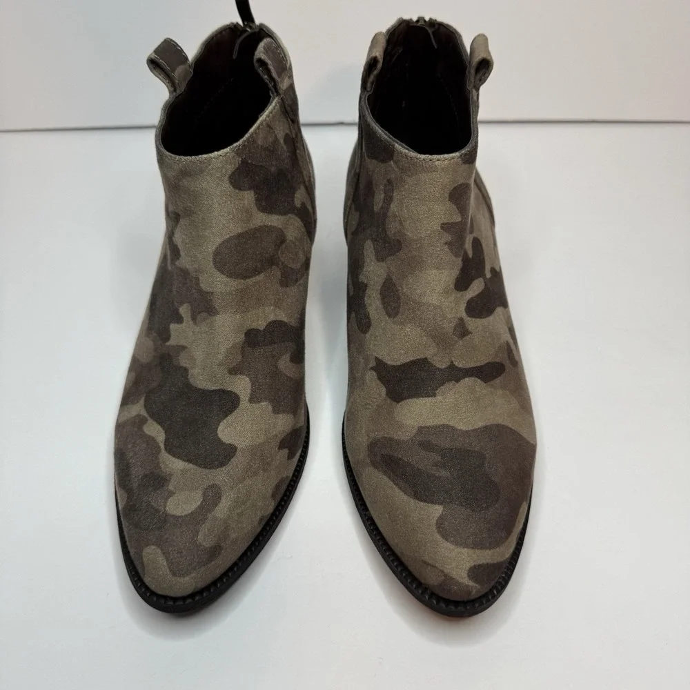 Comfort est 1946 Camo Print‎ Western Ankle Bootie women's size 8